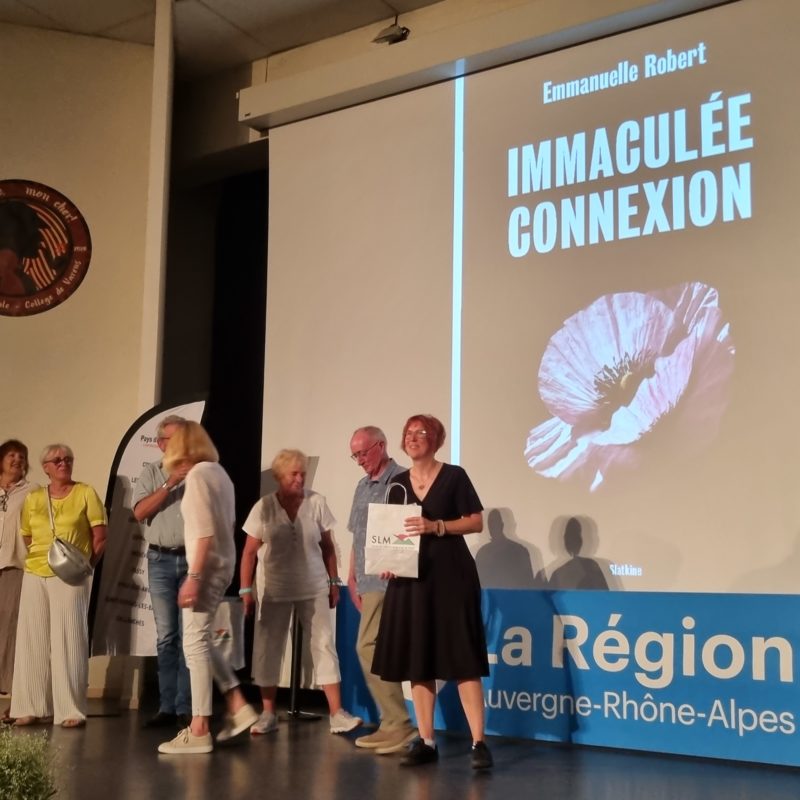 Remise des prix au Salon international du livre de Passy, août 2026, sur scène.